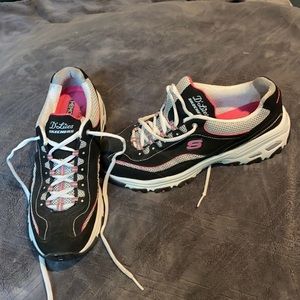 Women’s tennis shoes